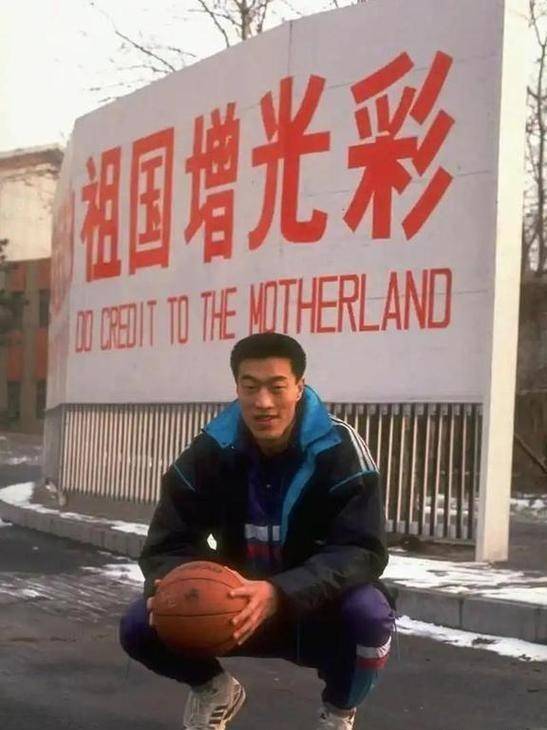 名宿退役，球迷缅怀篮球传奇的简单介绍