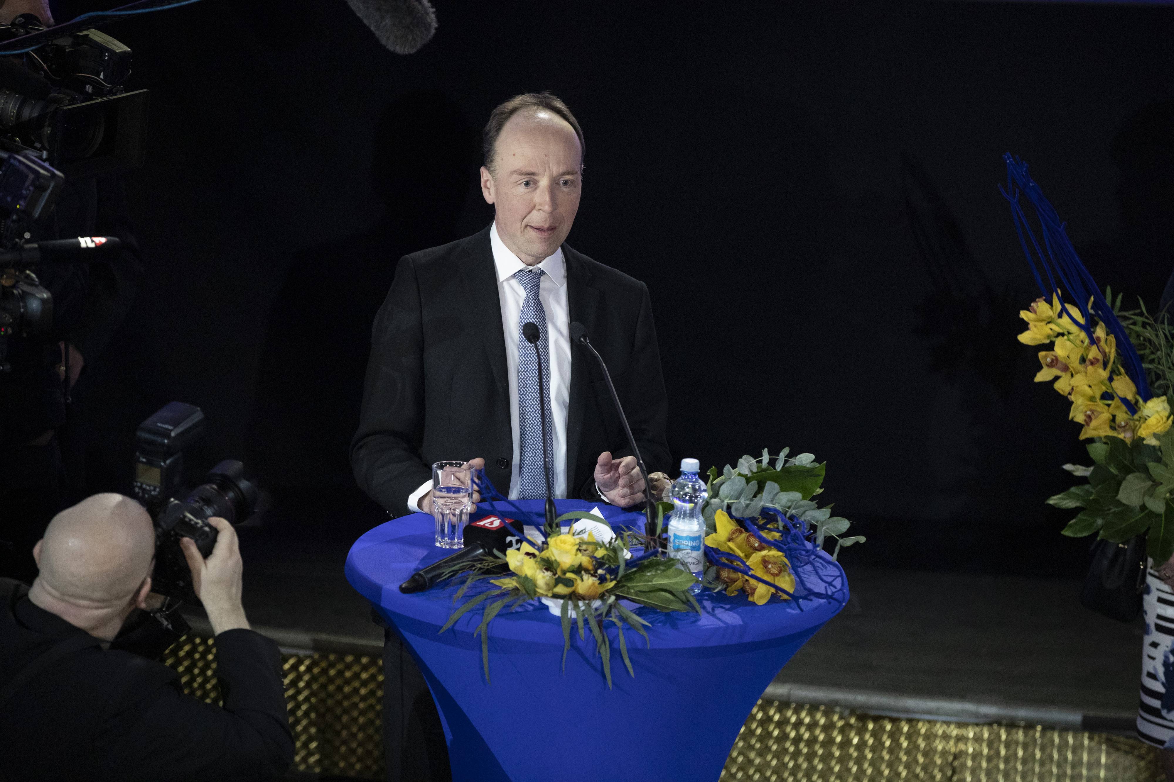 黑白直播免费体育直播-意大利战胜芬兰,小组第一席位稳固