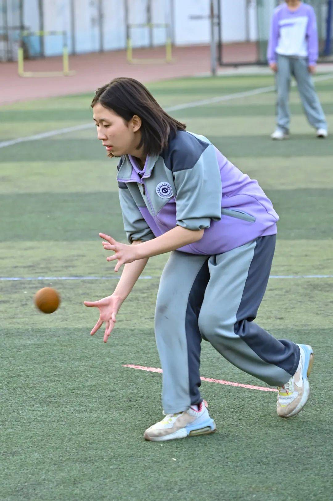 绿茵场上掀起一场惊心动魄的角逐 绿茵场上掀起一场惊心动魄的角逐