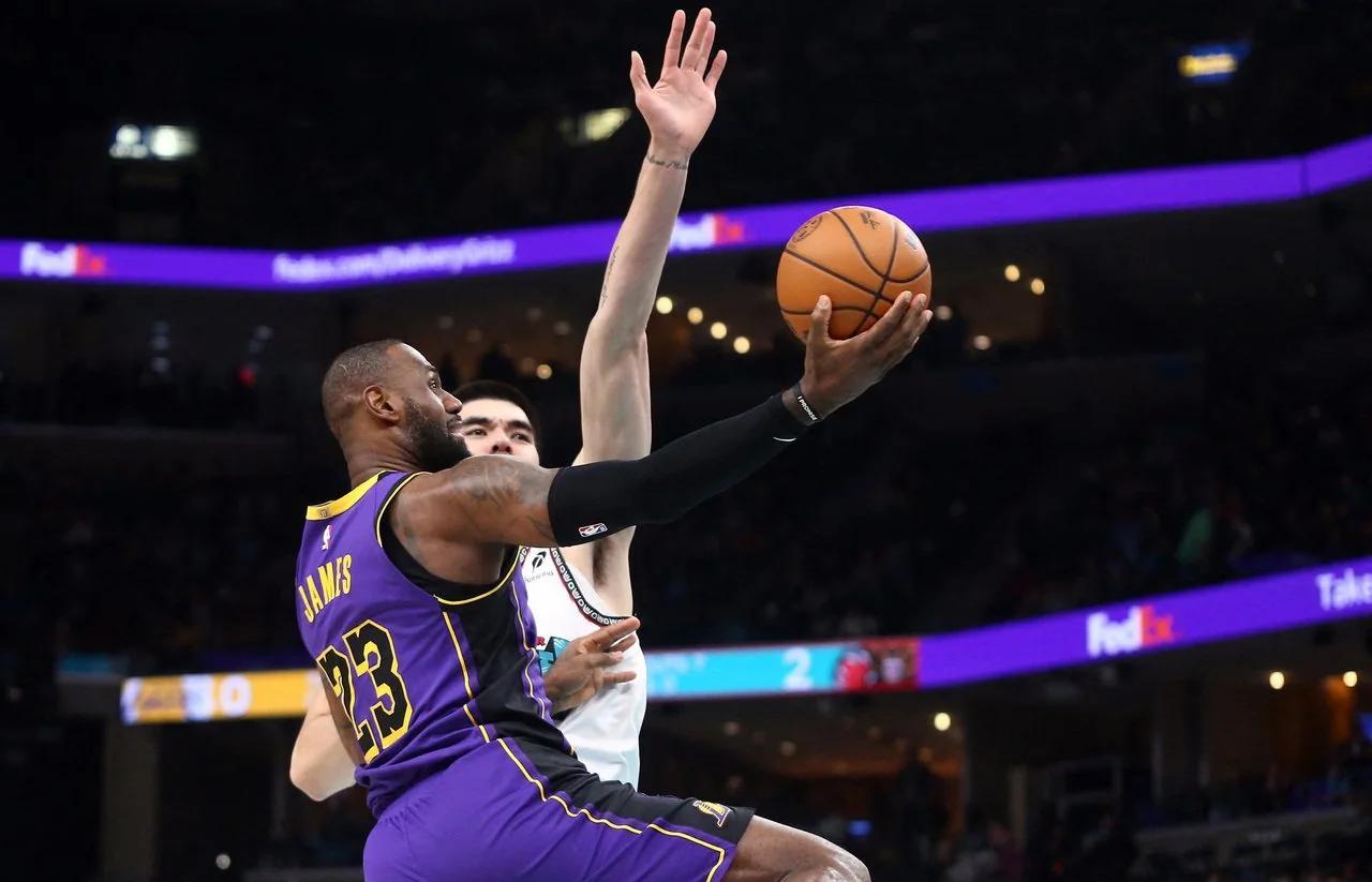 包含湖人客场擒灰熊,詹姆斯神奇准绝杀的词条 包含湖人客场擒灰熊,詹姆斯神奇准绝杀的词条