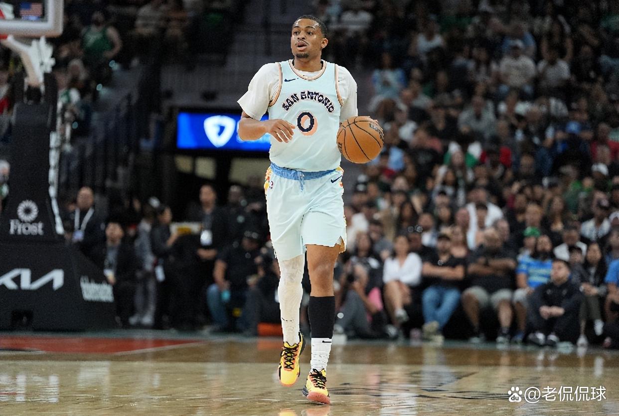 黑白直播免费体育直播-快船逆转马刺，终结四连败