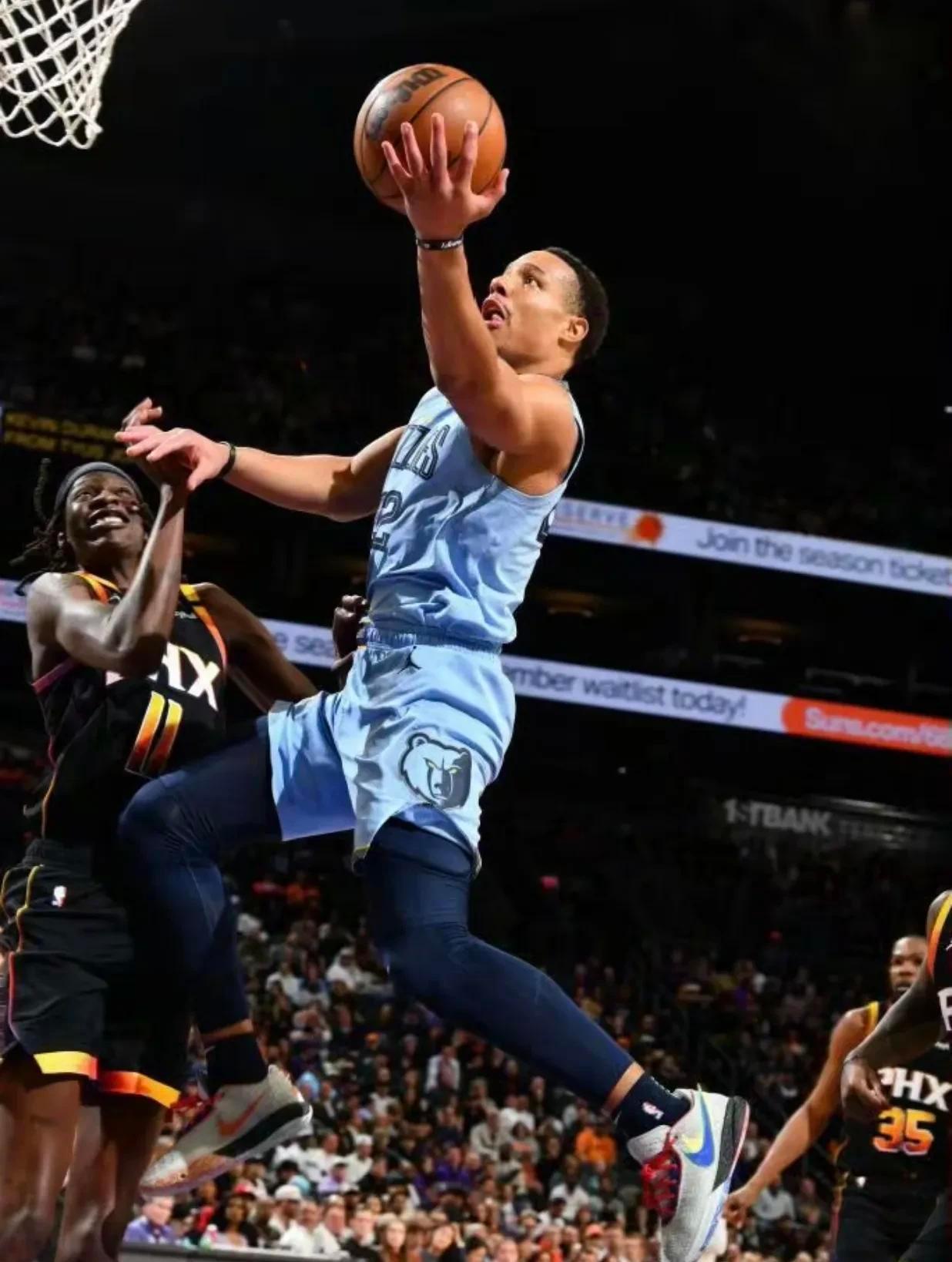 太阳客场惜败灰熊结束连胜 太阳客场惜败灰熊结束连胜