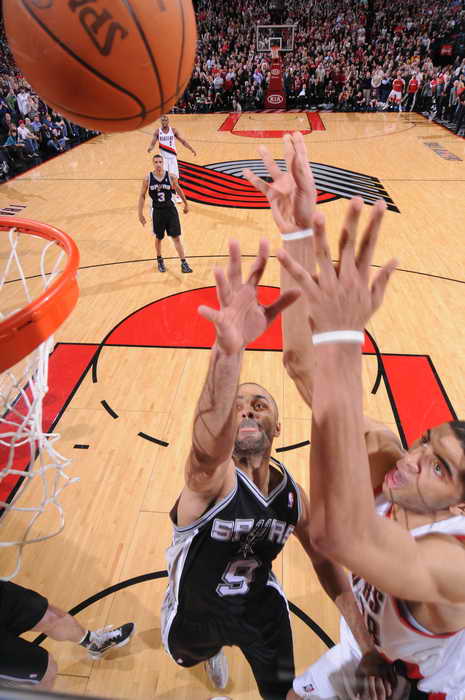 马刺绝杀美国男篮,巴图姆送出助攻 马刺绝杀美国男篮,巴图姆送出助攻