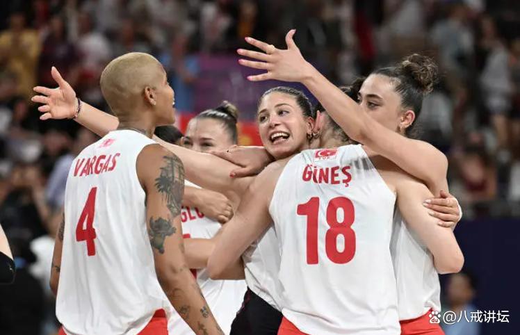 排球明星选手受伤退赛,引发热议 排球明星选手受伤退赛,引发热议