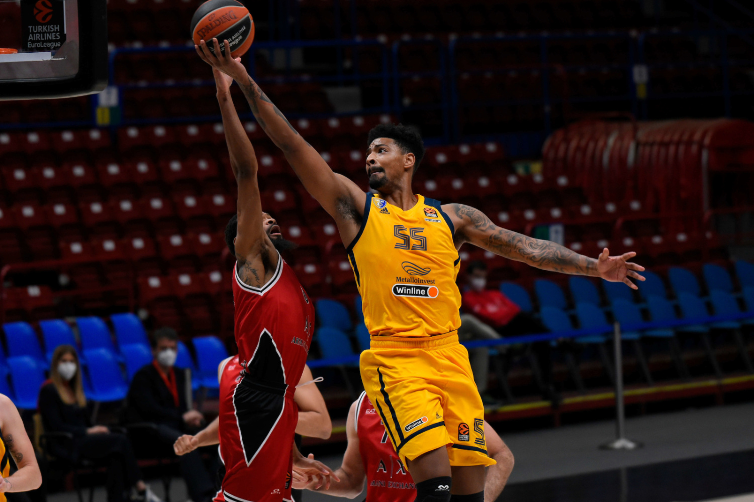 青岛队横扫山东队,约基奇带队取胜 青岛队横扫山东队,约基奇带队取胜