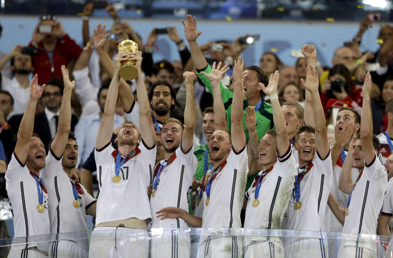 黑白直播体育-德国队逆转马来西亚队，黄鸭组合点燃赛场