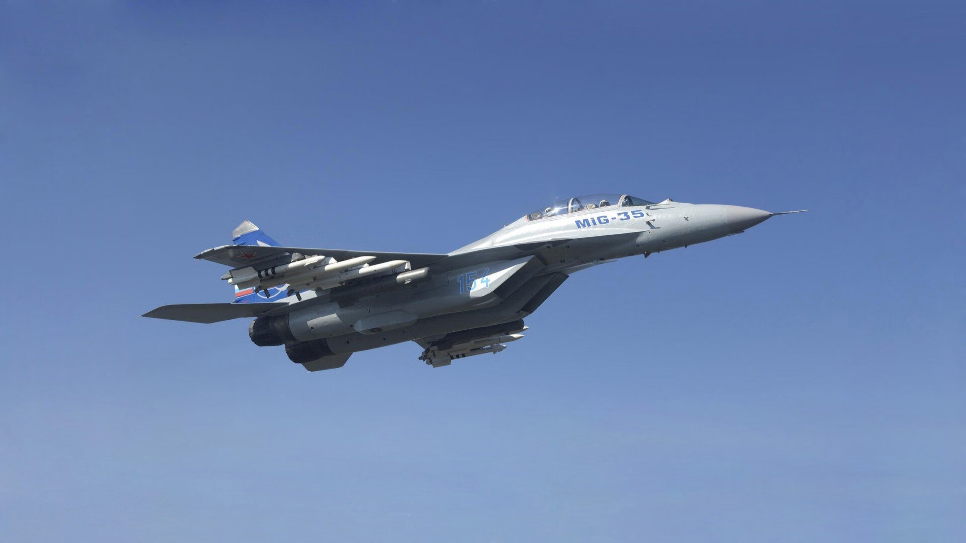 双线辉煌，奥地利足球压制尼日利亚，阿坎吉F1揭幕战主宰赛道