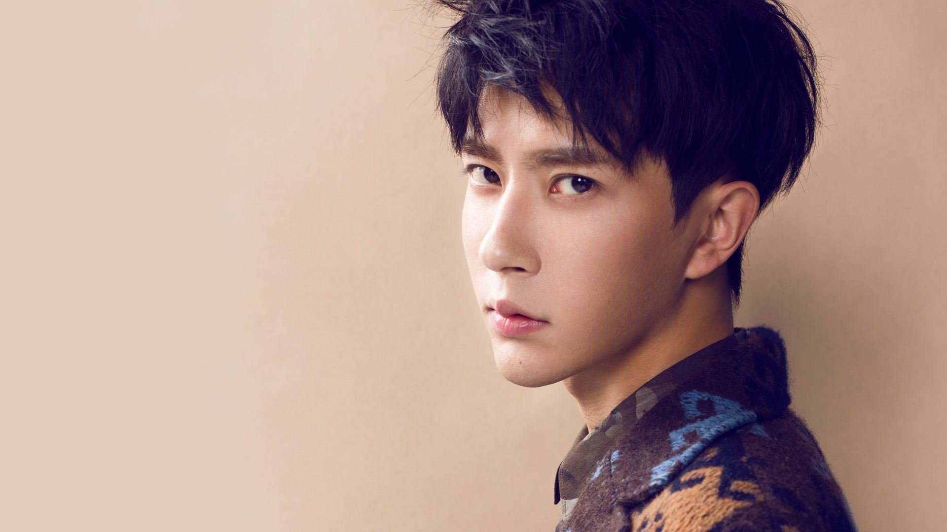 黑白直播免费体育直播-沙漠雄鹰啄伤南美劲旅，红魔骄子再秀锋芒